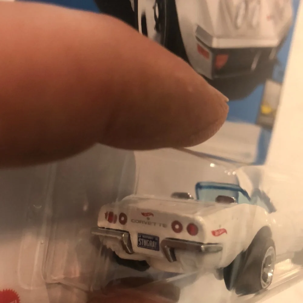'72 Stingray Convertible - White